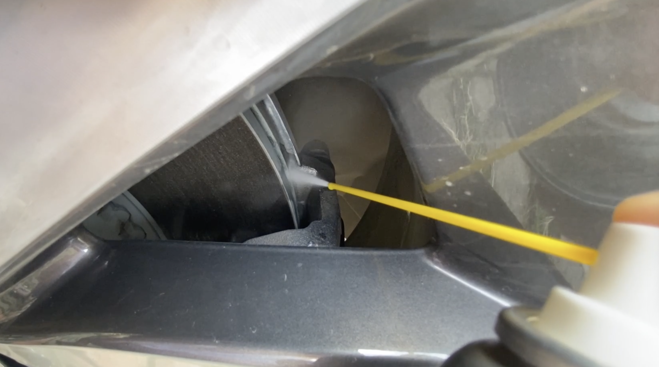 車主們別錯過！這5個家用車的保養，自己在小區就能做