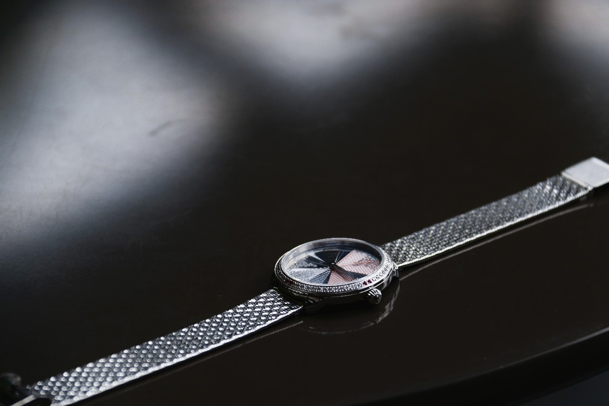 女士手表都如此美？釉上造物臻选精致手表，宛若芳华极致奢华之美