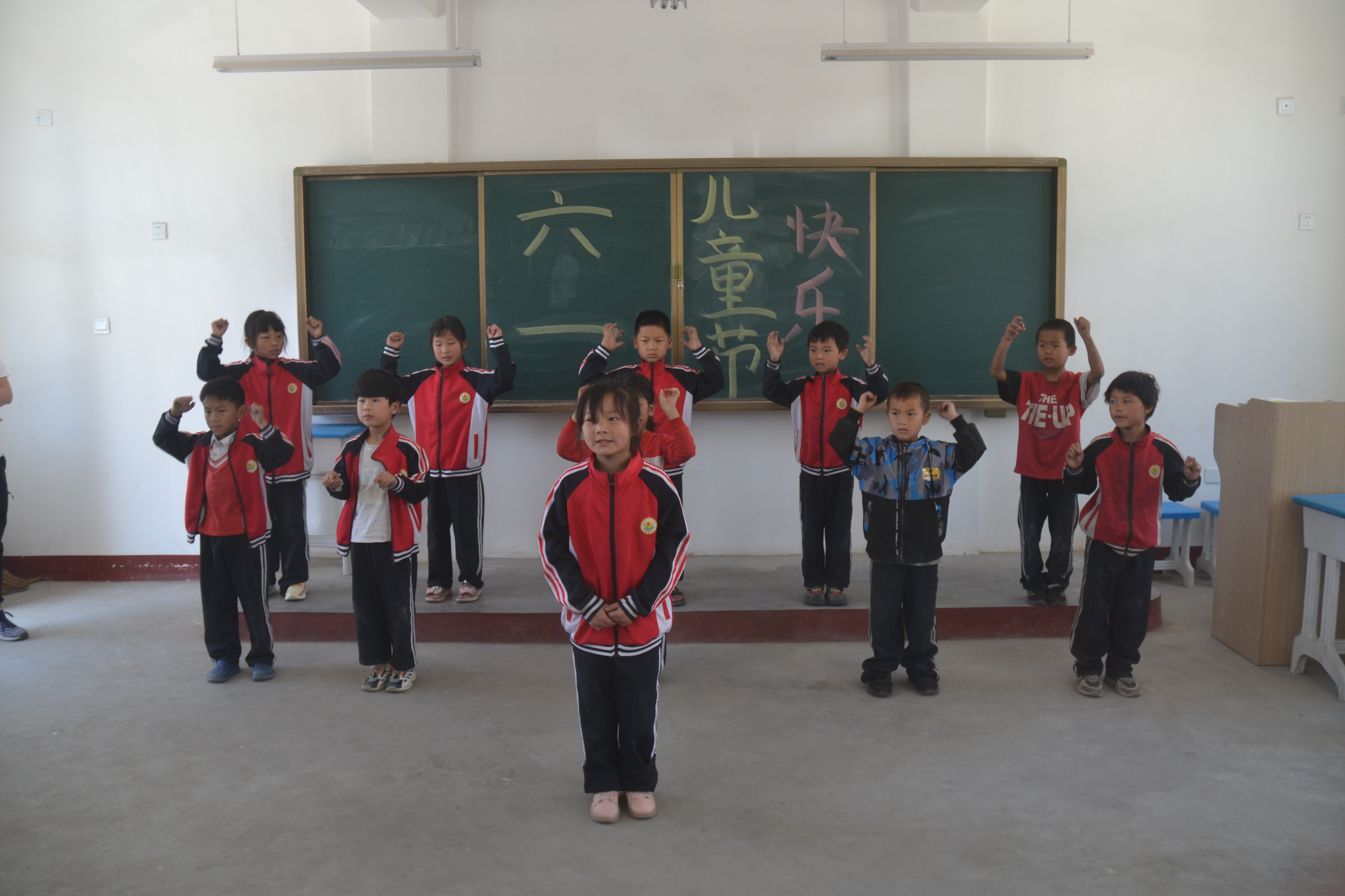 与心相连、为爱陪伴，心连心四海小学庆六一(图3)