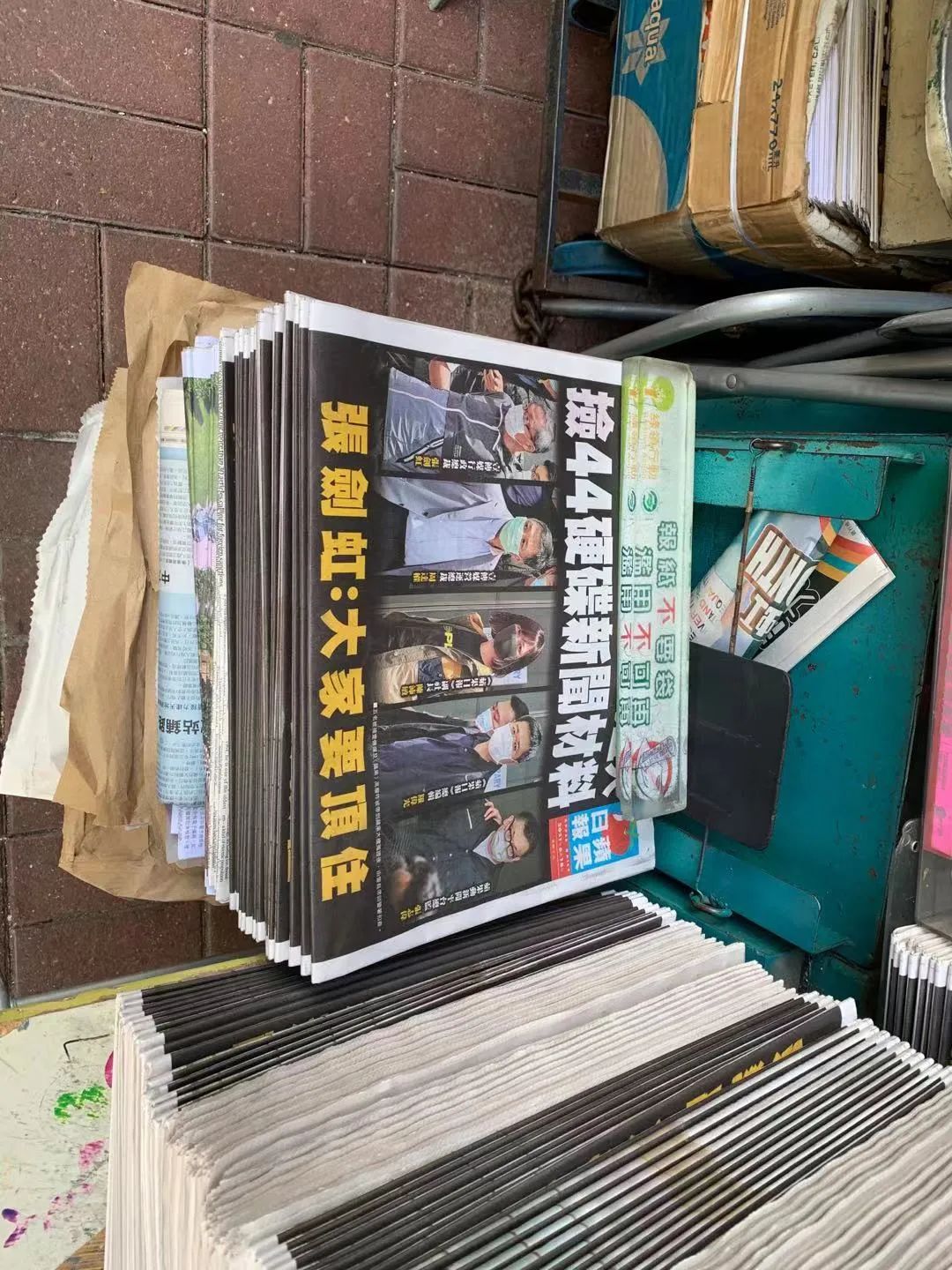 这份报纸公然叛国，今天加印50万叫嚣“顶住”？不取缔它香港不宁-第1张图片-大千世界