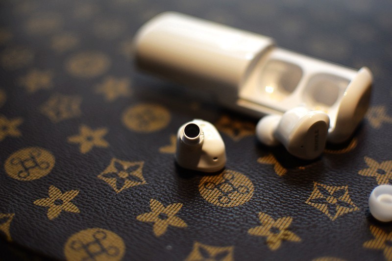 小巧便携 高颜值 柔宇RoPods真无线蓝牙耳机