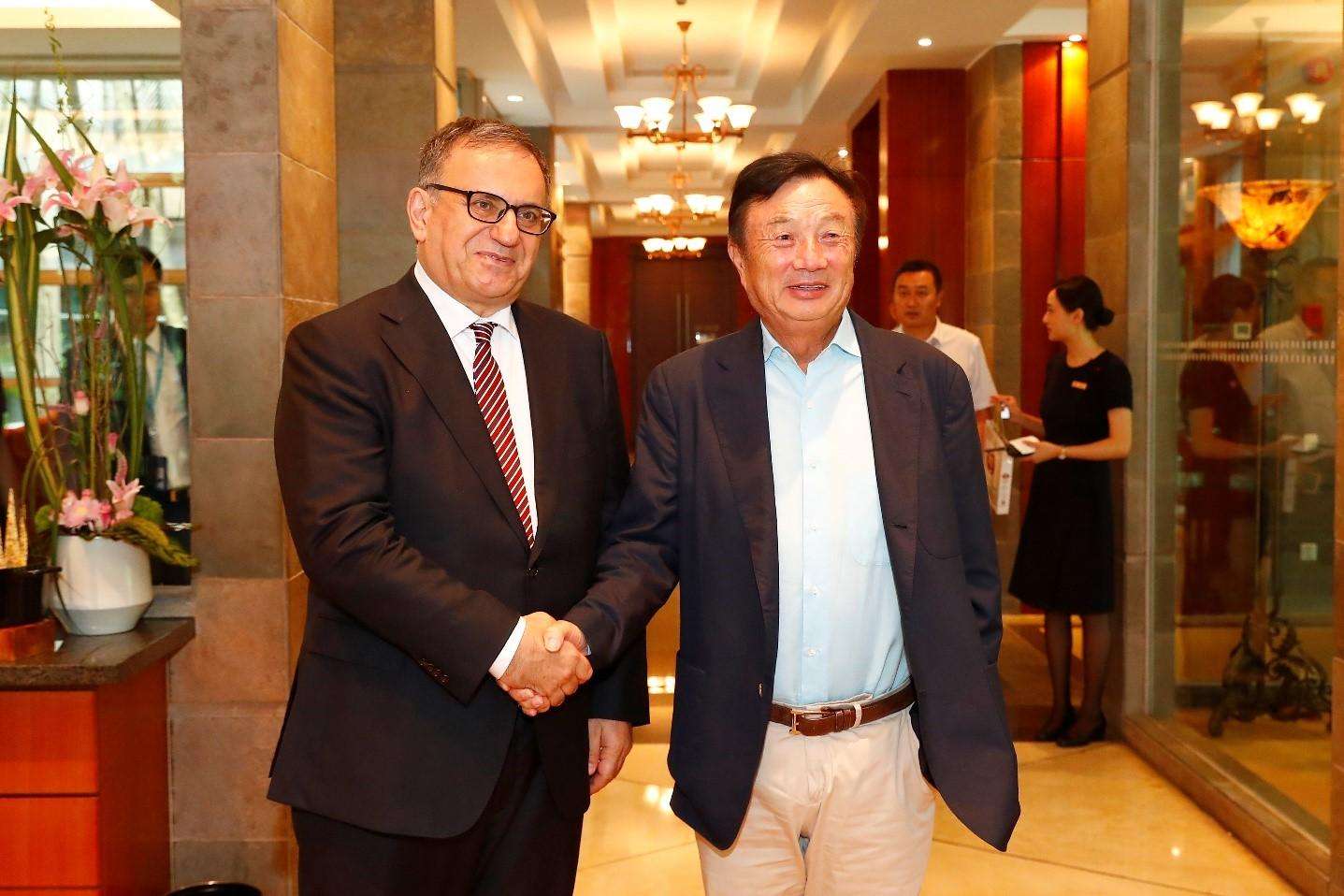 余承东表达歉意，外媒：华为的困境，换作苹果、三星也解决不了