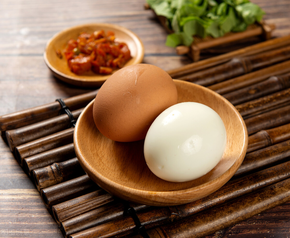 煮雞蛋，不要直接加水煮，多加這2步，雞蛋又香又嫩，還很好剝殼