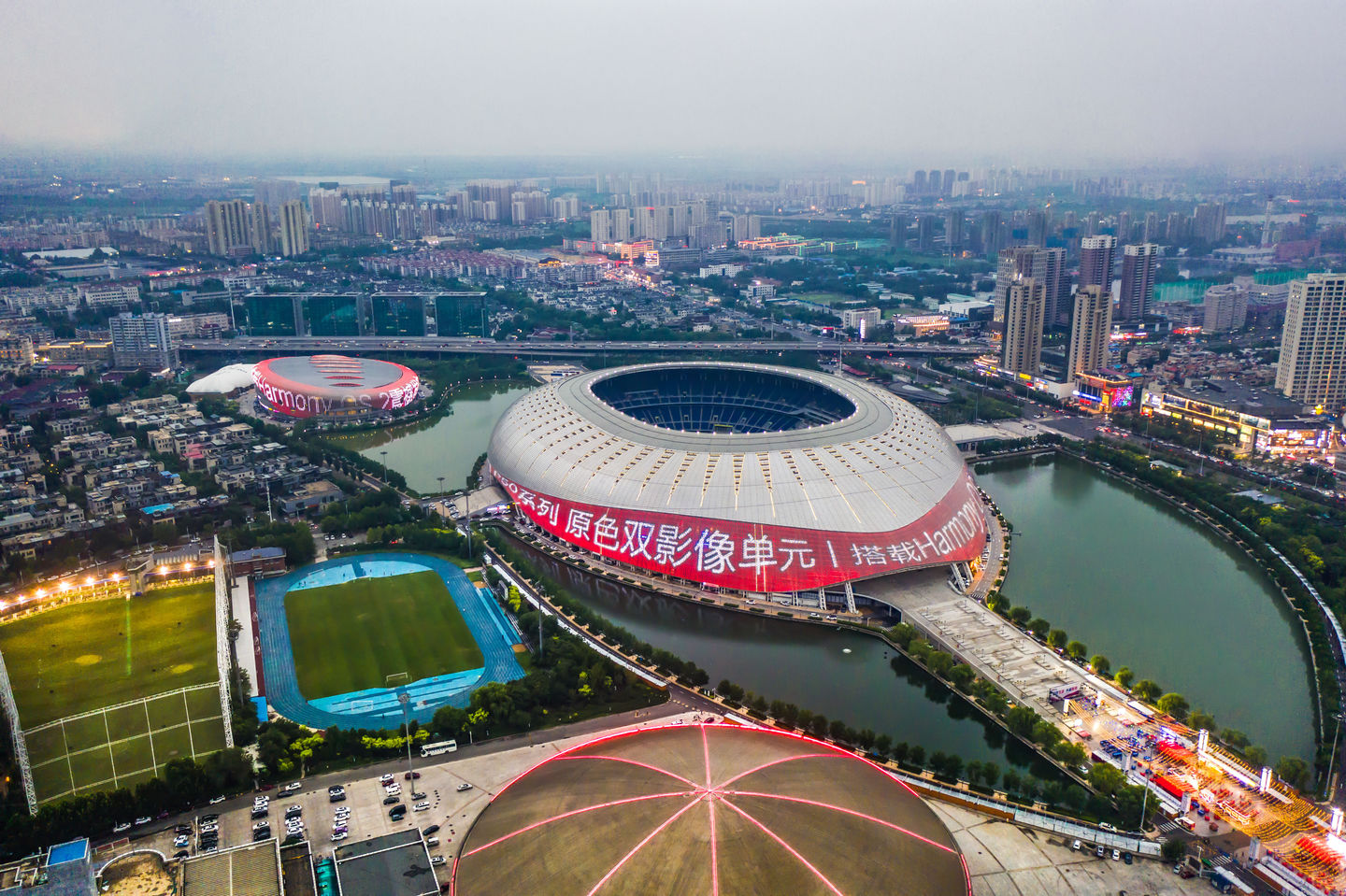 华为的地标广告，拍得简直太神了！又圈粉无数