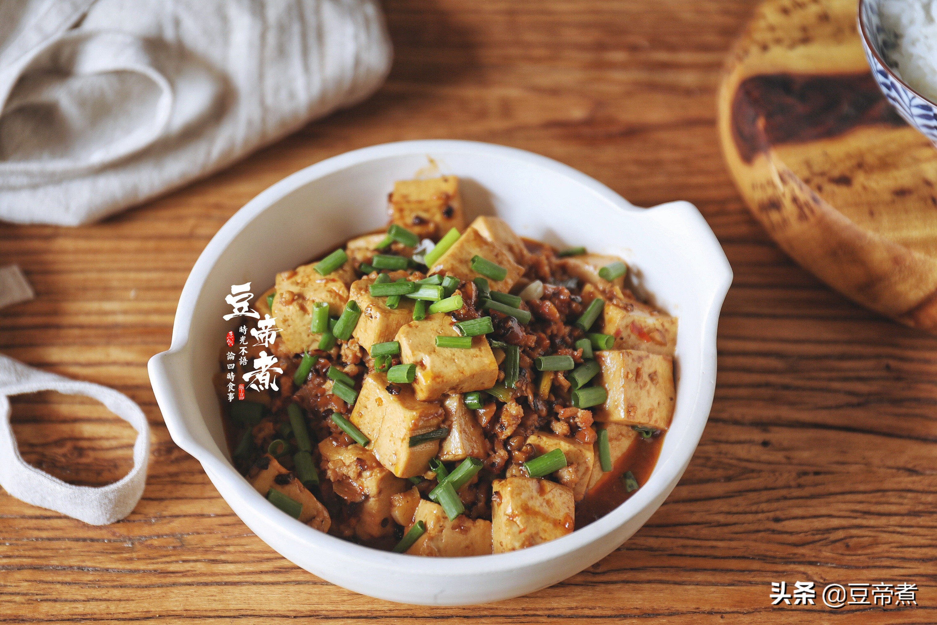 豆腐这样做，一匙就能下碗饭，味道香口感好，就算连吃三天也不腻