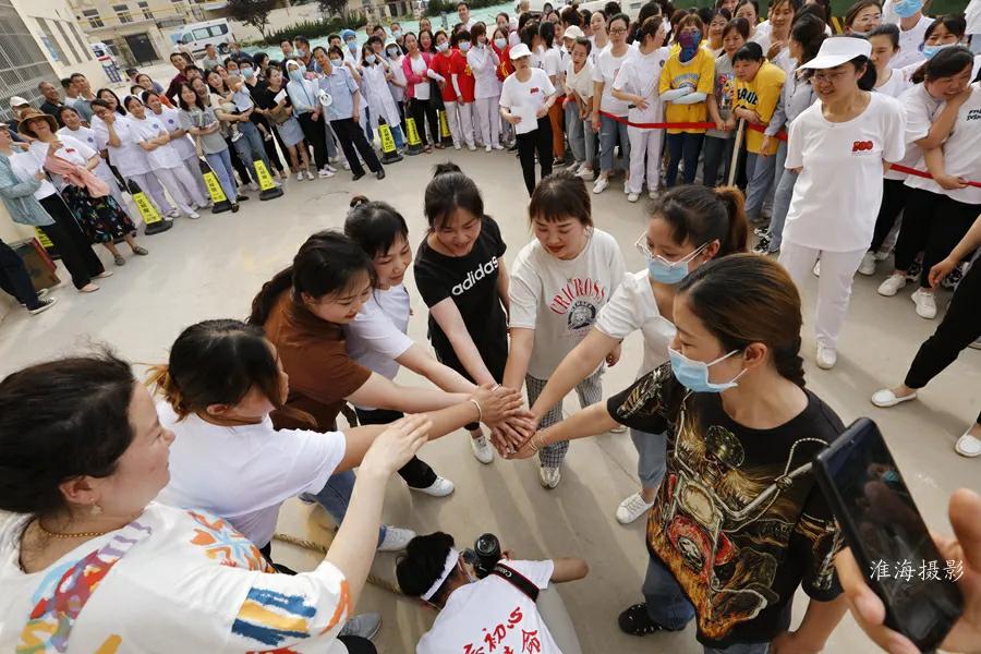 三原县医院庆祝“5.12”国际护士节拔河比赛