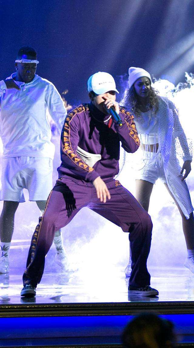 这是特定的领舞年龄？张艺兴29岁，王嘉尔26岁，最后一个刚成年