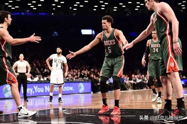 NBA比赛里，罚完球为什么要跟队友击掌，这其中有什么说法么？