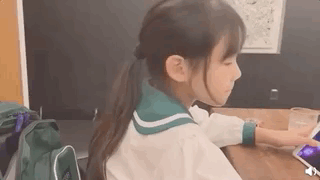 小S曬母女對話，許老三自稱三姐妹中她最美，對鏡wink超自信