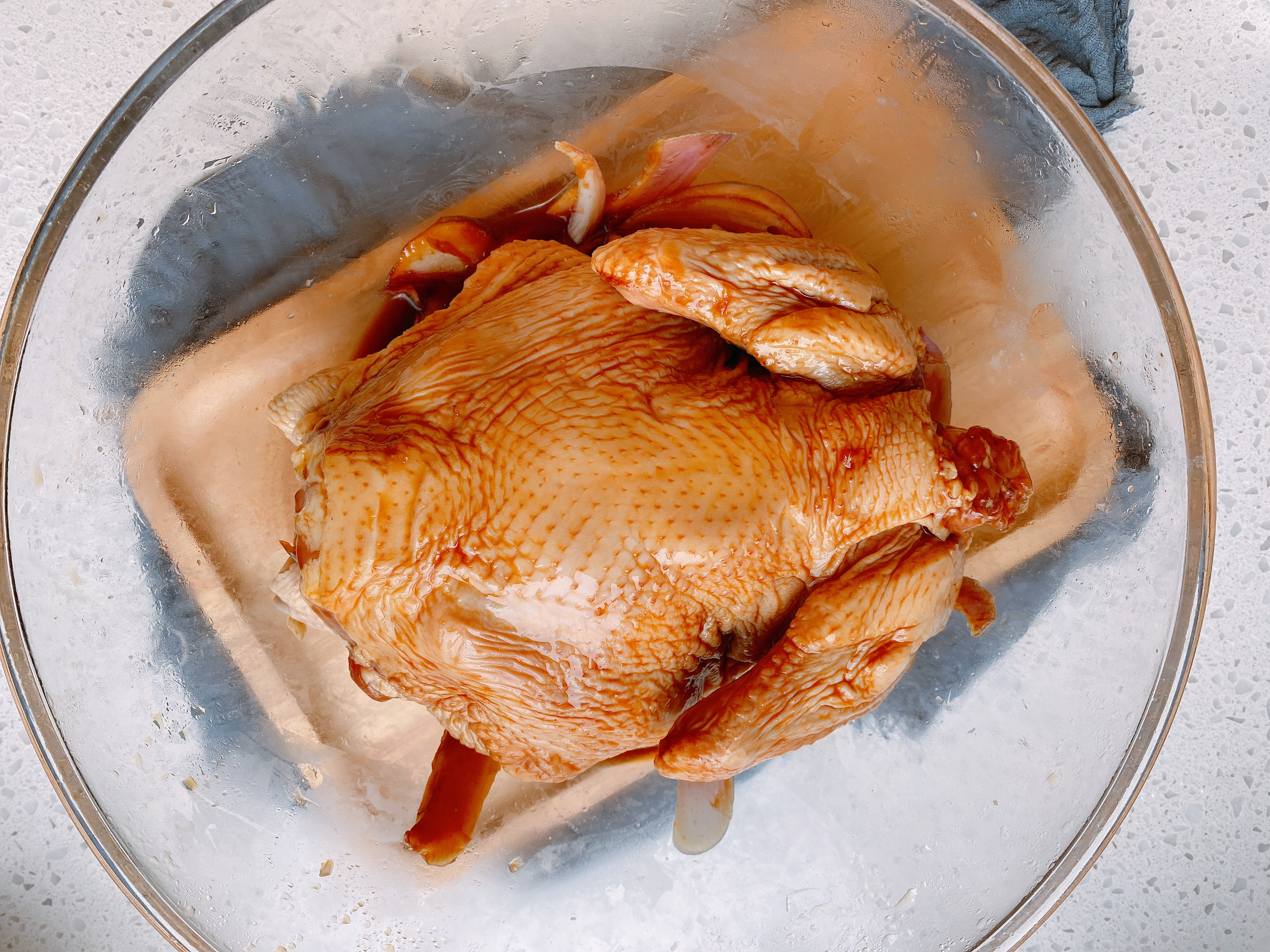 感恩節想吃烤雞用電飯鍋就能做，不放油不放水，鮮嫩多汁軟爛入味