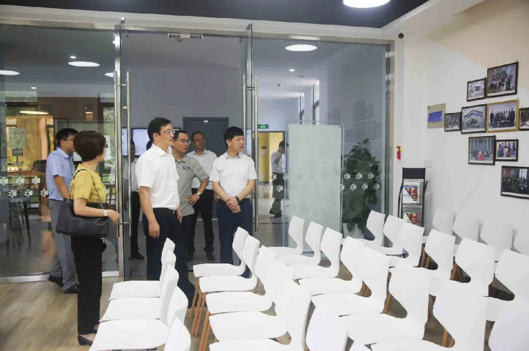 省审计厅副厅长白剑峰一行来我校调研