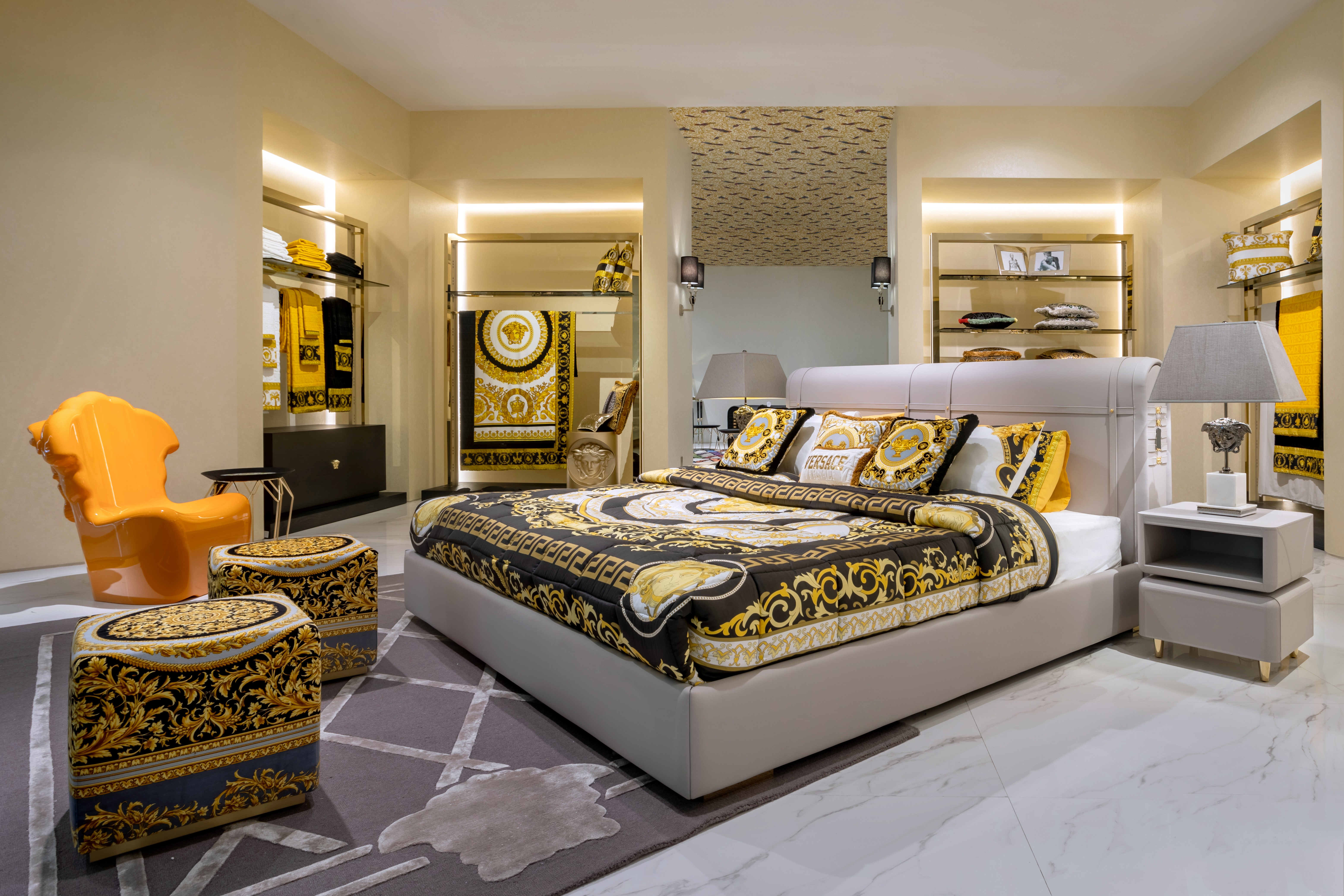 喜欢VERSACE、ROBERTO CAVALLI家具的人，都是什么样的人？