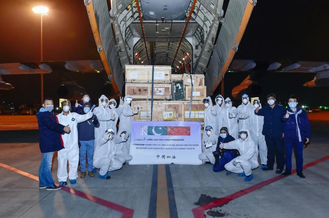 运-20运输机首飞境外机场，给好兄弟运来救命物
