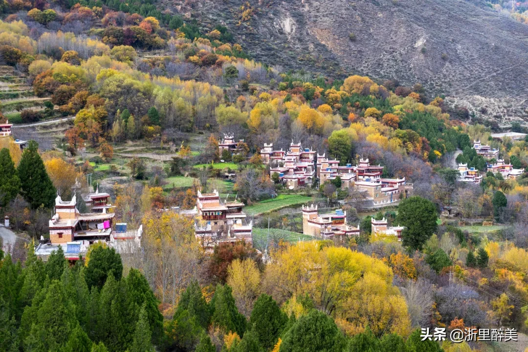 10 ancient towns with beautiful autumn colors, if you are tired, go to stay for a few days