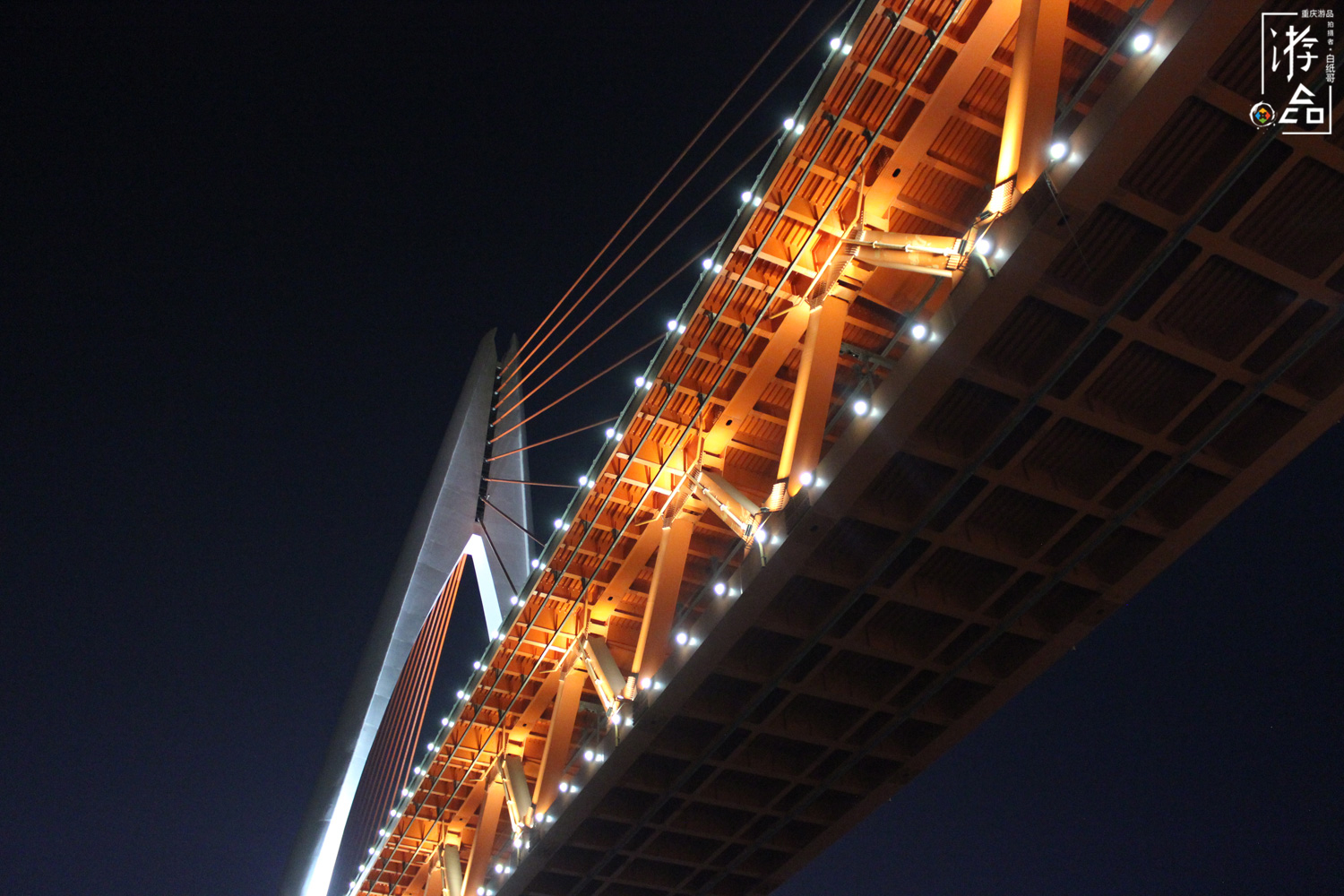 漫游山城：花1个小时体验重庆夜景的魅力，两江游果然名不虚传