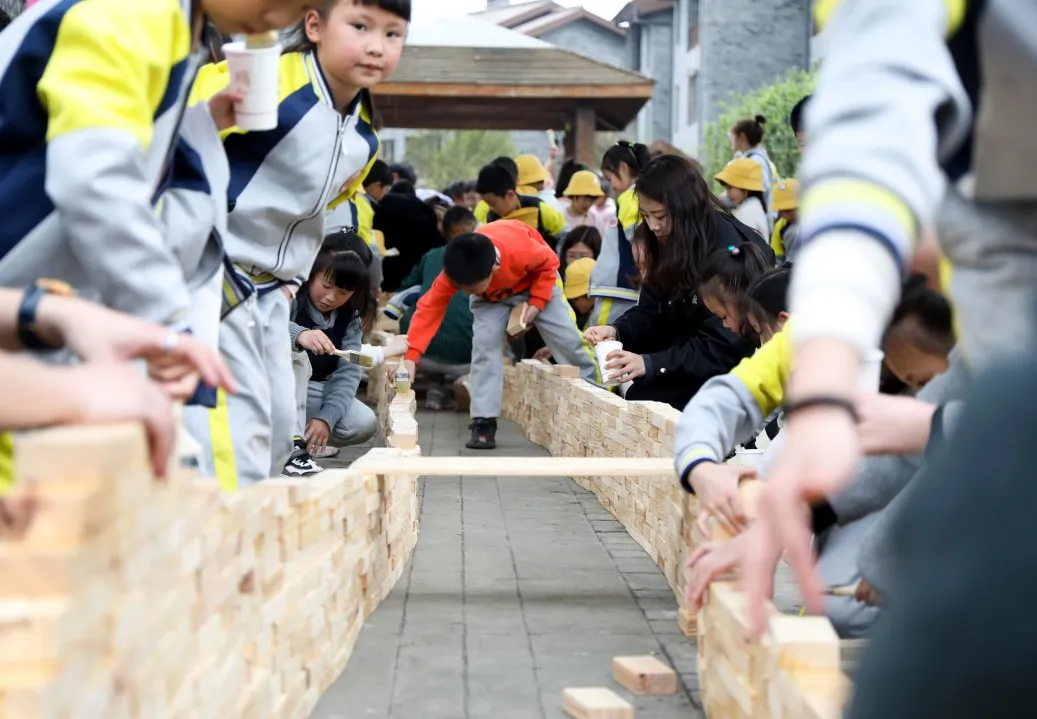 “我们”有一块地这就播种去丨天府新区元音小学劳动实践基地启动