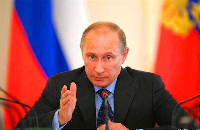 普京会议上屡遭美国记者打断，忍无可忍，警告