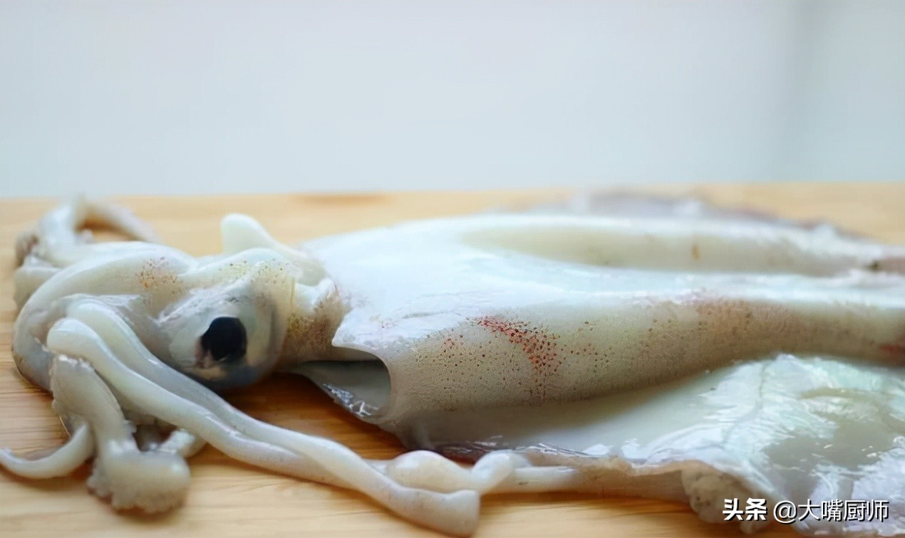 Don't use clean water to soak dried squid. Old fishermen said to add 2