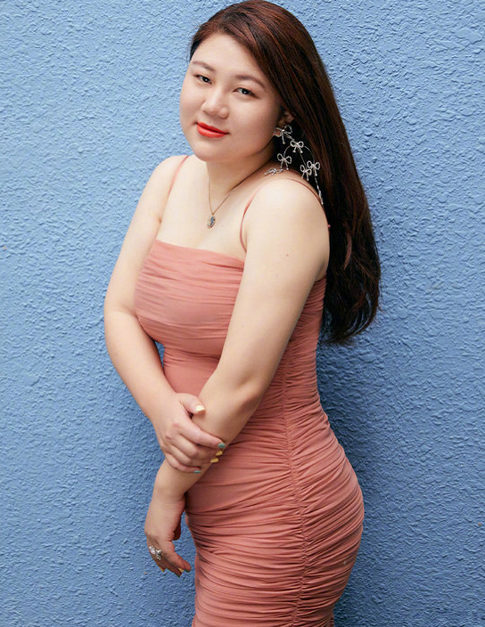 杨天真这是要自己出道吗，一身女老板看着好勒