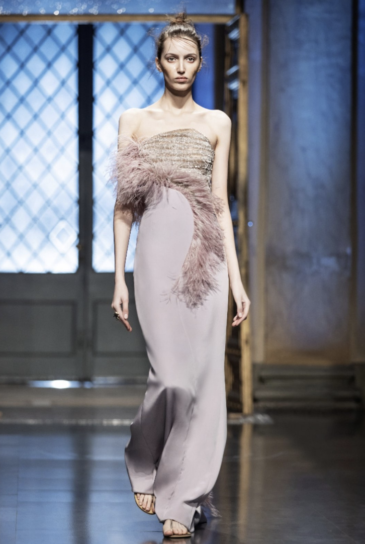 After Yang Mi changes modelling division head beautiful temperament is pulled full, the spot and humour of vermicelli made from bean starch are interactive: 