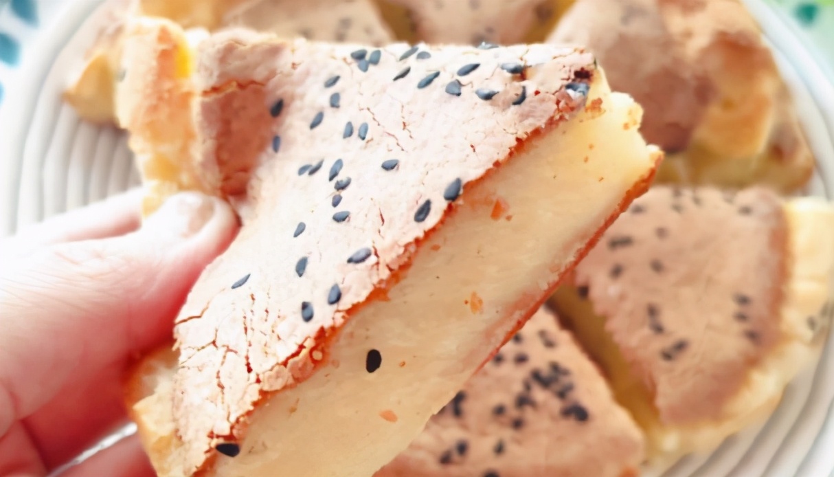 外酥裡糯！ 奶香烤糯米糕，是必不可少的一道甜點