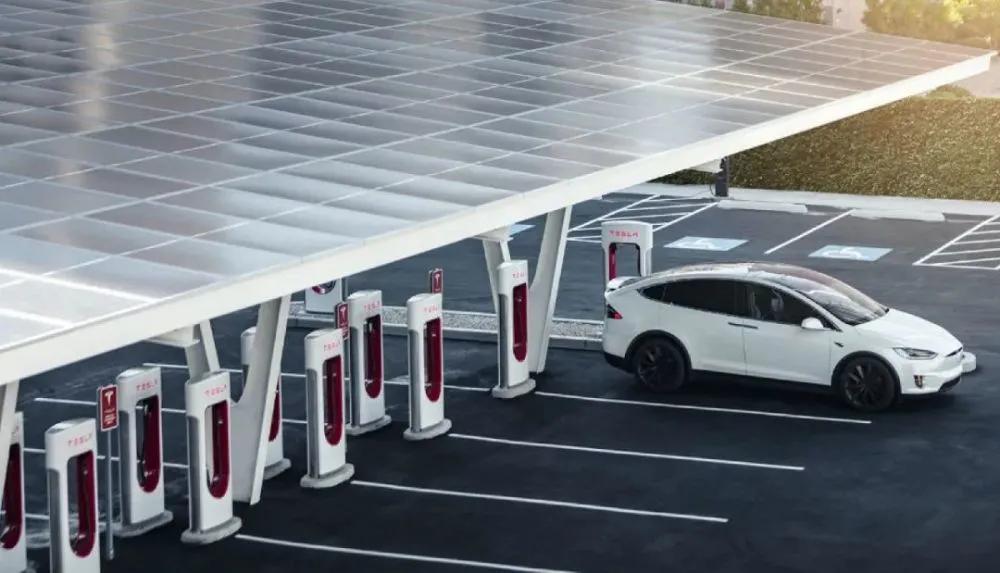 特斯拉首款手機Model π造型曝光，相比之下，蘋果簡直弱爆了 - 資訊咖