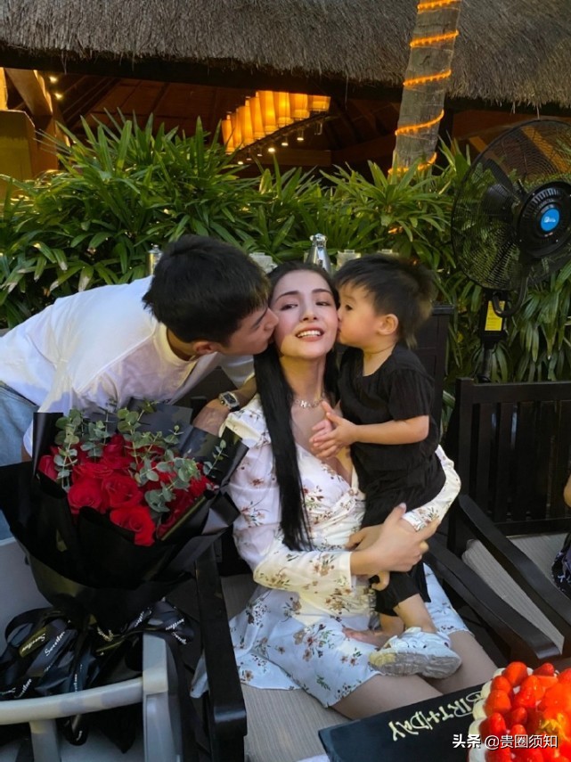 麦迪娜晒一家三口合影庆祝33岁生日，被老公与儿子献吻幸福甜蜜