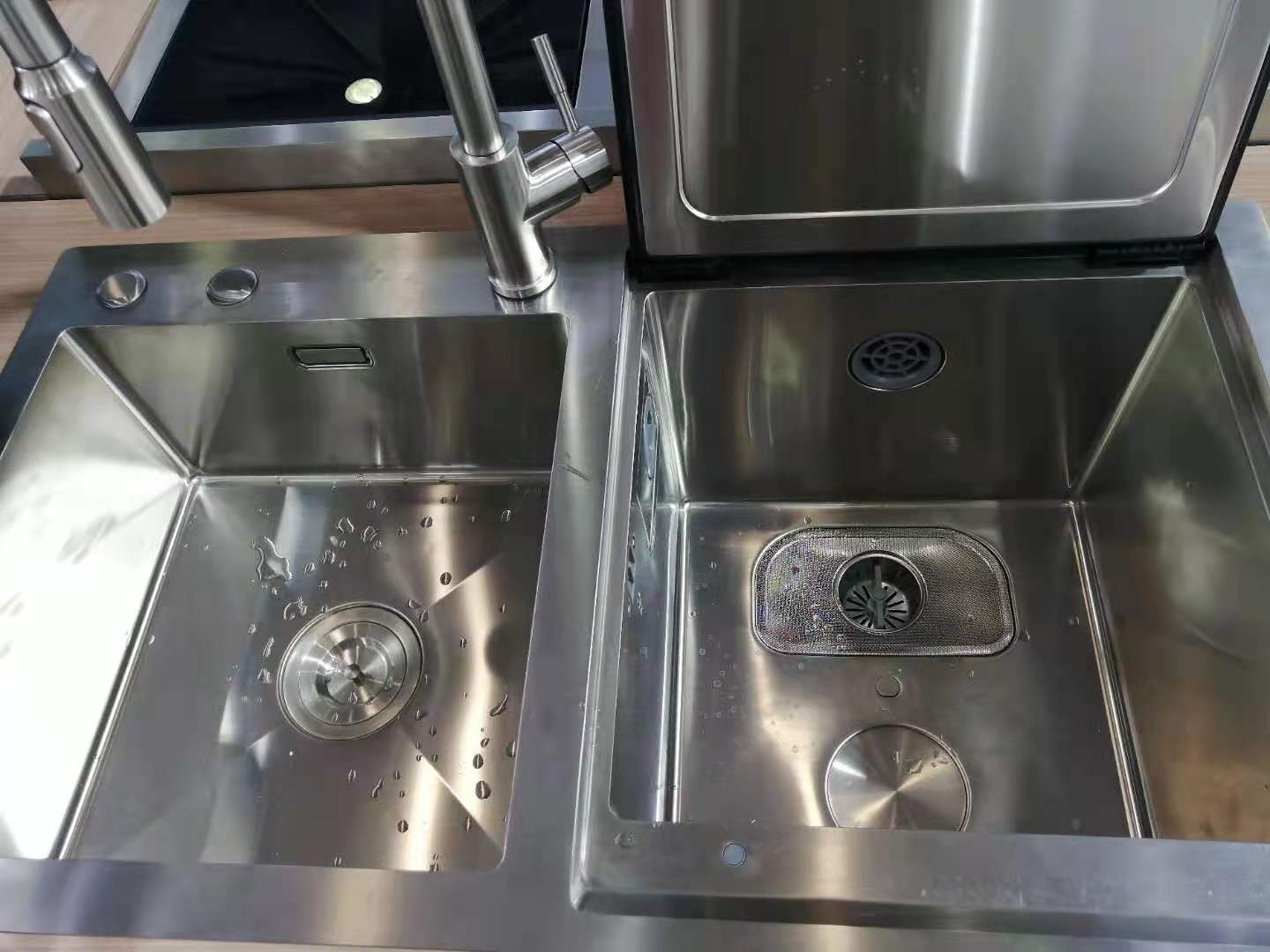 國(guó)際廚衛(wèi)展開幕，潔浦（JOYPOOL）水槽洗碗機(jī)打造懶人生活模式
