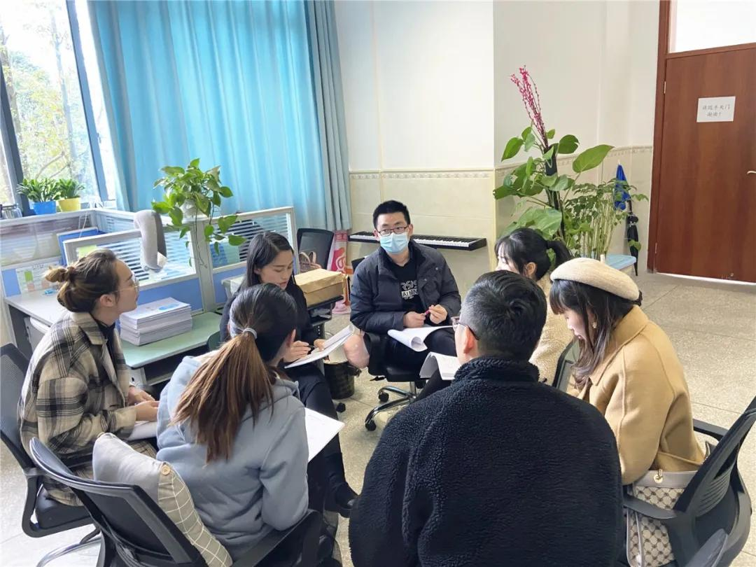 互助互伴 成长无限——双流实验小学外国语学校数学组教研活动