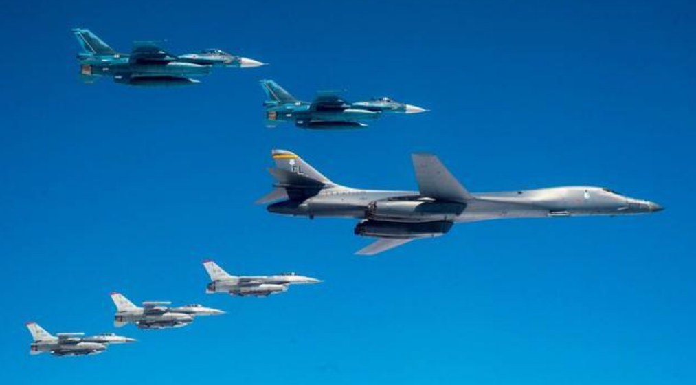 刚秀完肌肉，美军就撤走关岛的轰炸机，这番迷之操作有何深意？