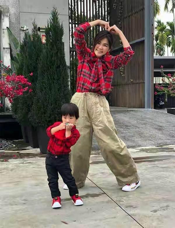 ELLA豪宅内景曝光，3亿复式楼能跑步，韩剧女主即视感