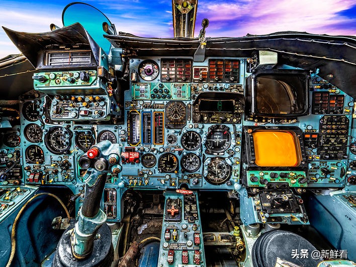 苏联空军的驾驶舱和投弹舱，难以熟练掌握的控