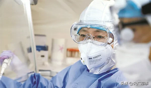 军队代表委员：弘扬伟大抗疫精神，把人民至上