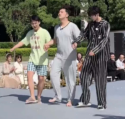 《奔跑吧》路透，蔡徐坤张翰同行，baby和女嘉宾被称最美担当