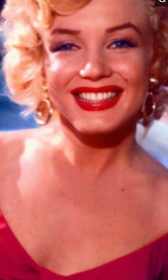 Old photos restore the scene of Monroe's death: lying naked on the bed