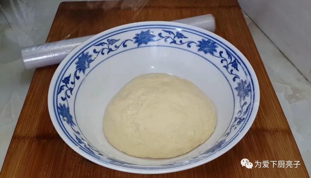 1斤麵粉，1勺白糖，掌握3個技巧，新手也能一次成功，香酥又好吃