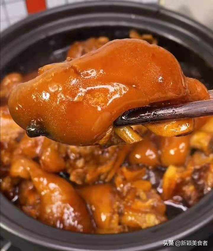 Everyone's favorite dish of pork knuckles is rich in collagen, smooth