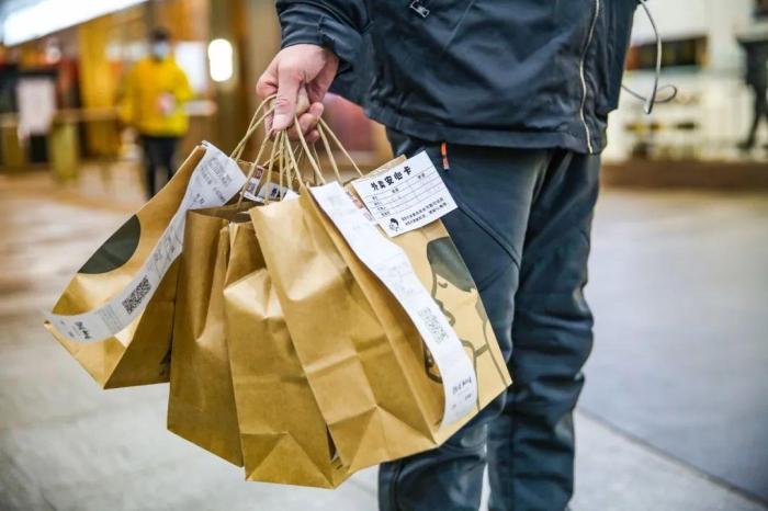 扎心！科技巨头底层员工遭辱骂：你那么大岁数