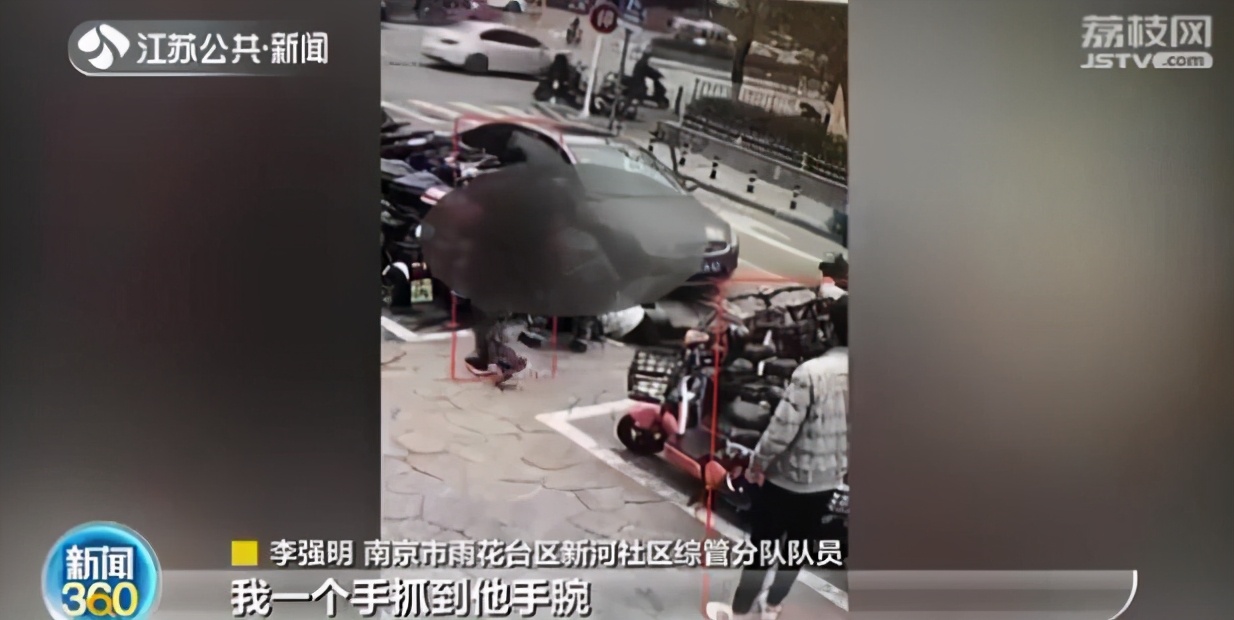 男子持刀行凶城管队员徒手夺刀 是退役军人