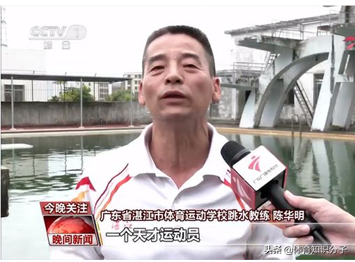 自信的全红婵！高调的在C位签上自己的名，红姐面对前辈也不打怵