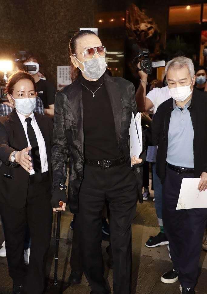 84岁谢贤身体堪忧！面色蜡黄口齿不清还捞金？网友：为了小女友