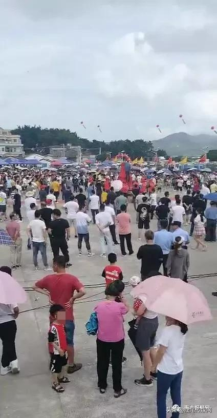 今天，海丰这个地方够老热，人山人海...