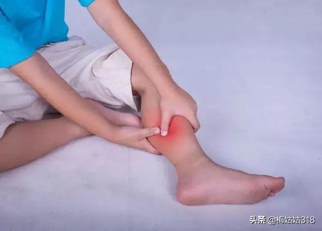 ”妈妈！我腿疼“8岁男童疑似生长痛被送医，结果却让父母大哭