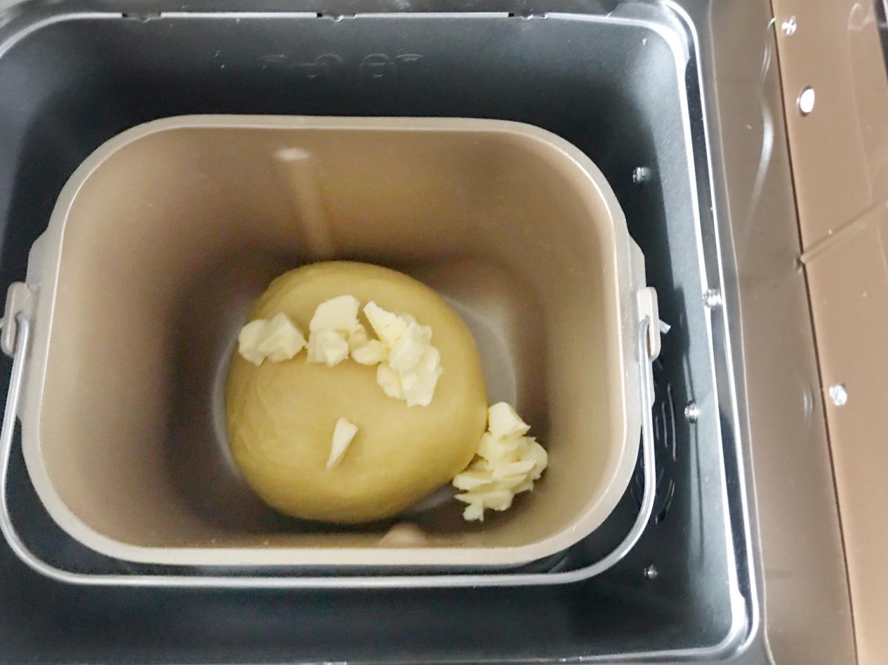 南瓜大量上市了，做个美味的南瓜面包，香甜可口，比买的好吃