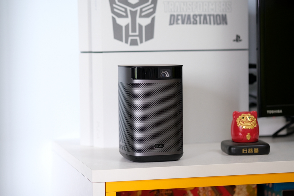 极米Play超悦版投影仪，内置大容量电池，解决户外使用的痛点