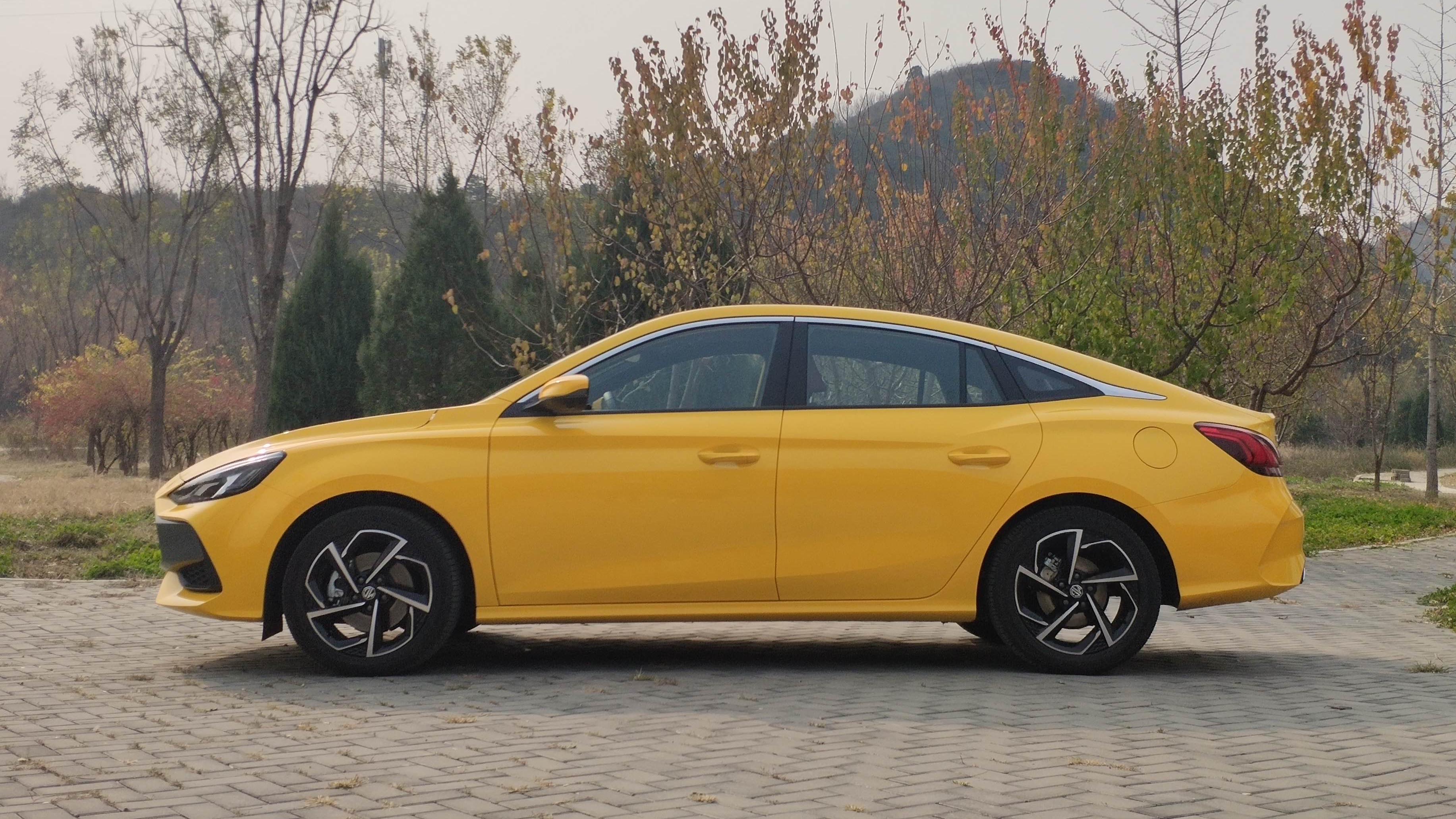 试驾全新MG5 能不能做年轻人的第一台车？