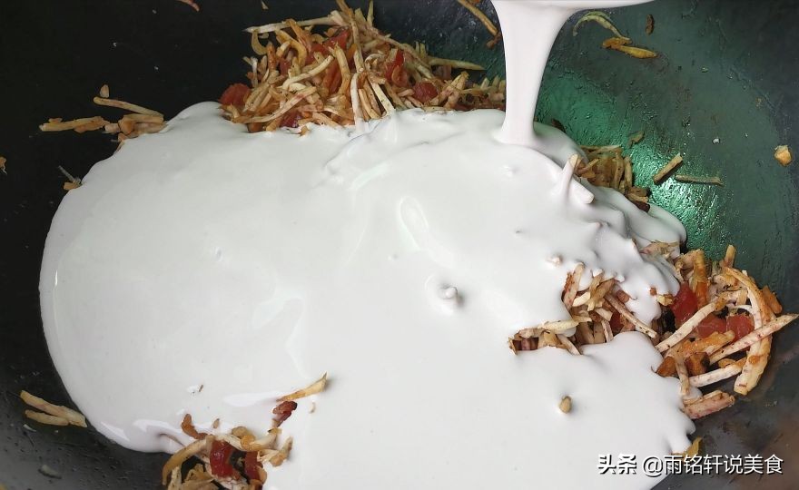 芋头糕我家三天两头的吃，比饭店做的还好吃，吃一次就念念不忘