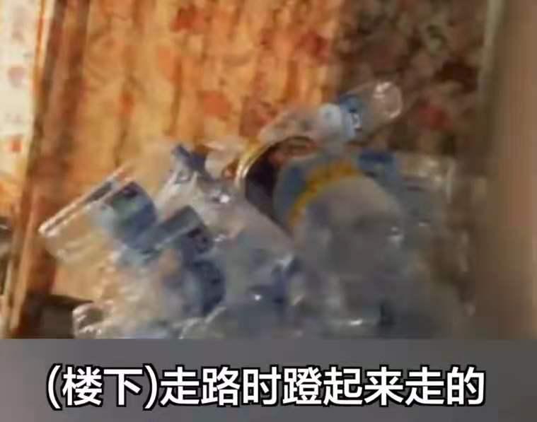 老人用铁棒震楼3年：有我在你就别想睡！楼下：她说我走路吵