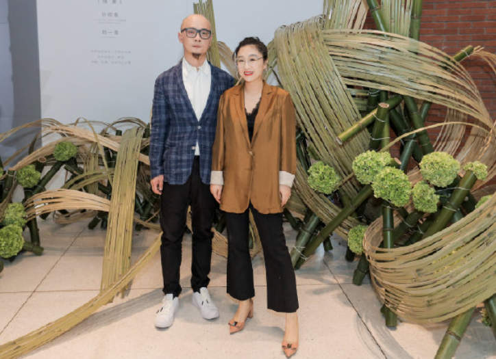 《奇葩说》傅首尔年赚千万，下嫁“咸鱼”老公，却说赚到了？