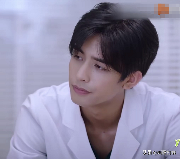 凌霄|以家人之名:凌霄贺子秋同时表白李尖尖 看李尖尖的反应，明显大哥赢了